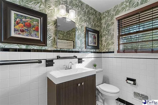 612 Spruce St — Photo 3