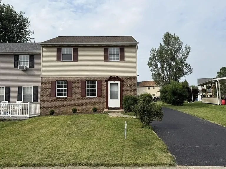 447 Garland Cir — Photo 2