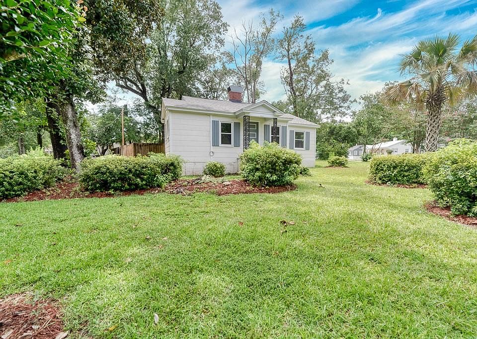 1st image of 155 Pinehill Dr