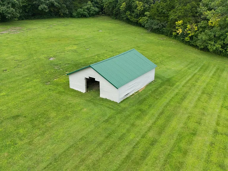 1221 Hawthorne Ln — Photo 34