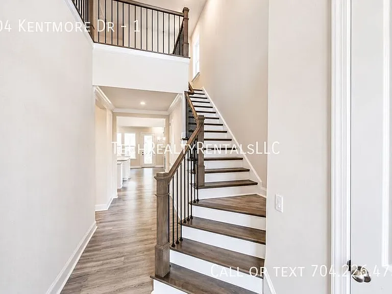 104 Kentmore Dr #1 — Photo 2
