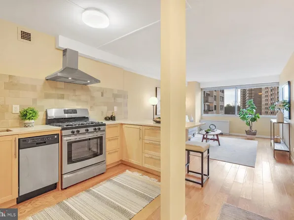 4515 Willard Ave APT 1518S, Chevy Chase, MD 20815