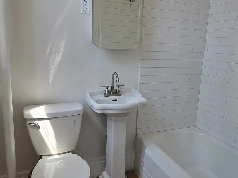 218B N Jackson St #B — Photo 11
