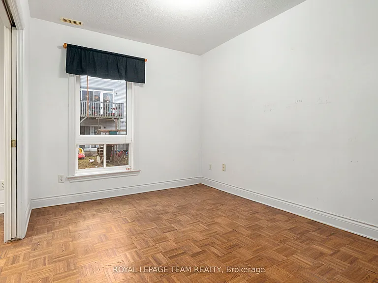 51 Castle Glen Cres — Photo 11