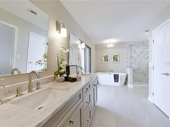 2nd image of 505 Sweetwater Club Cir