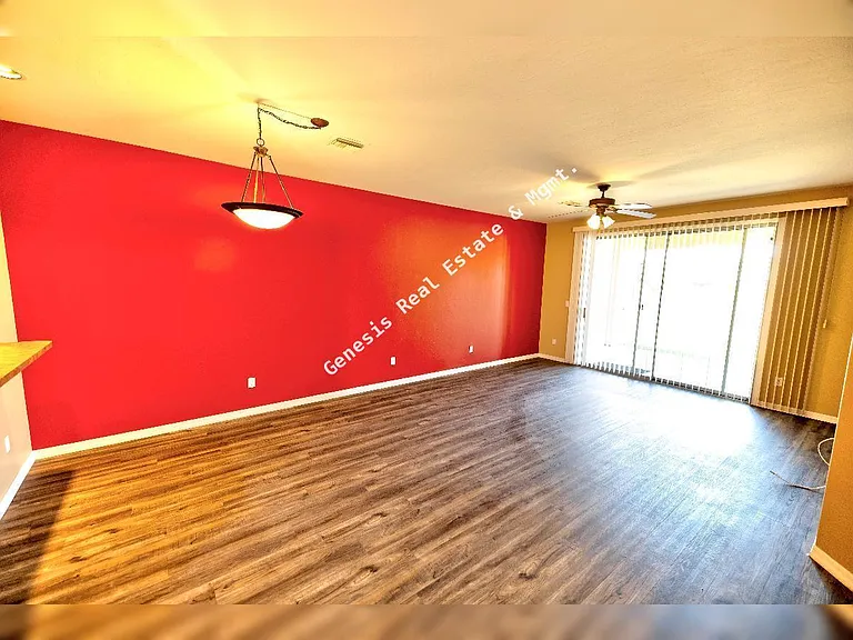 606 W Woodfield Ct — Photo 6