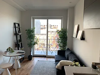 Rented by Roomeze