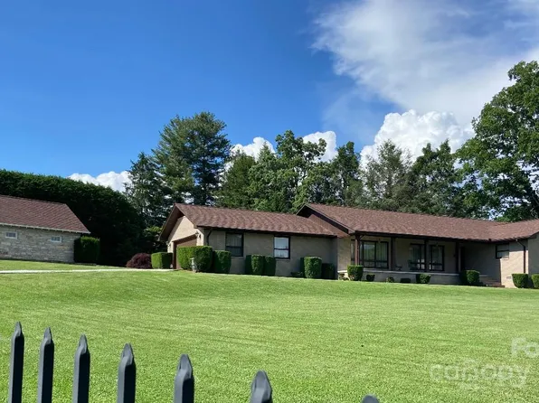 910 Rutledge Anx, Hendersonville, NC 28739