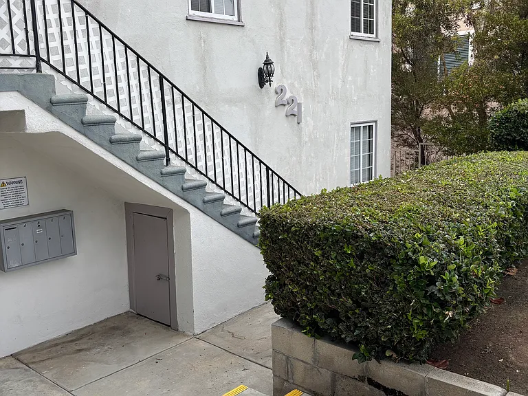 221 E Ash St — Photo 12