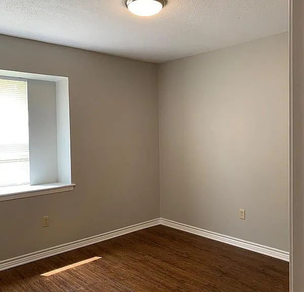 409 E Emory St — Photo 13