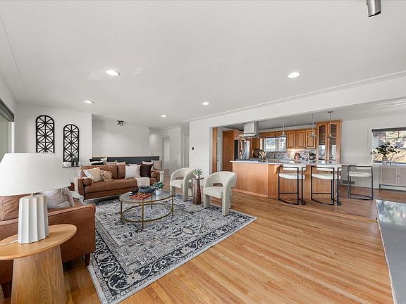 5th image of 10606 N College Cir