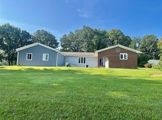22853 Pin Oak Dr, Lebanon, MO 65536