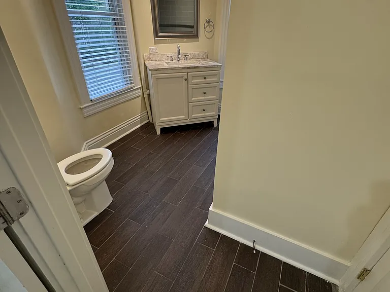 Bathroom 2 (Master bathroom)