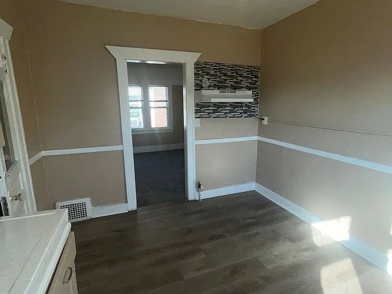 2645 W Grand St — Photo 9