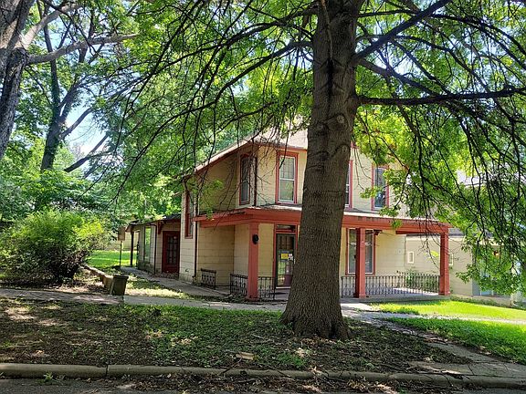 3rd image of 211 Pine St