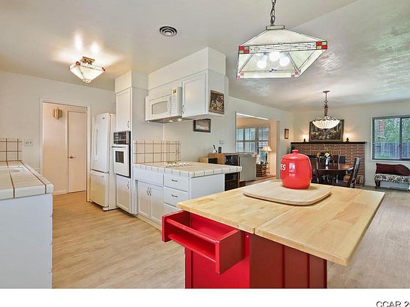 5th image of 831 Dianna Dr