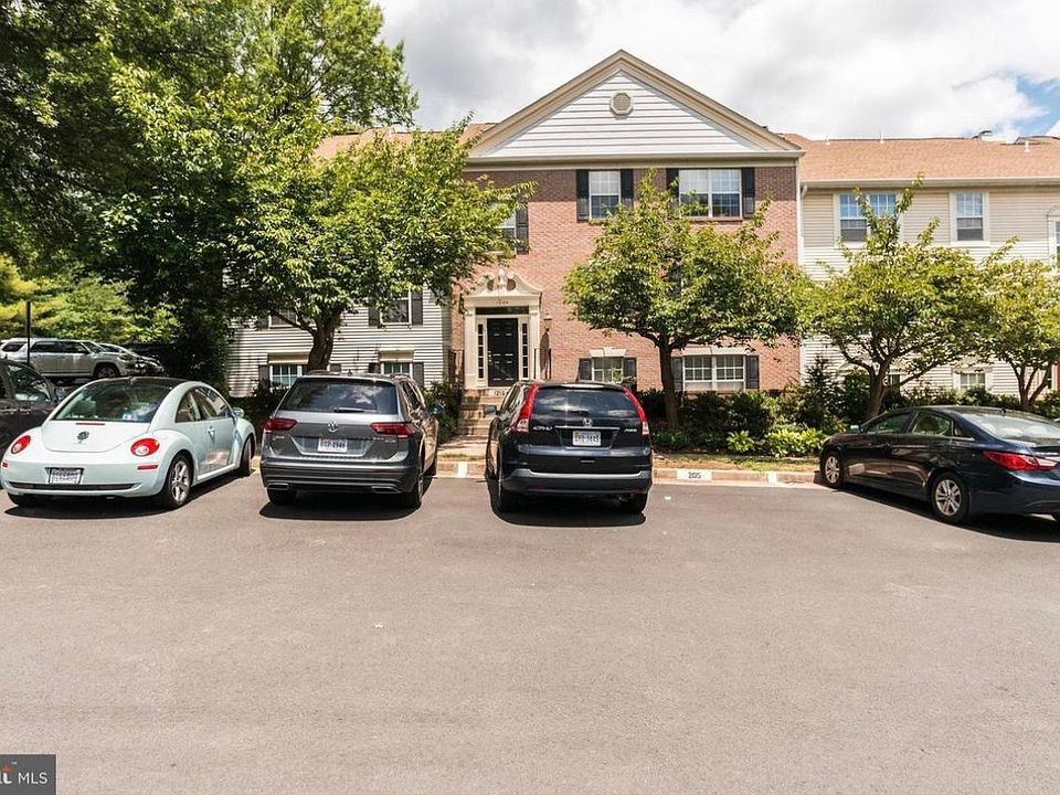 1st image of 12104 Greenwood Ct APT 202