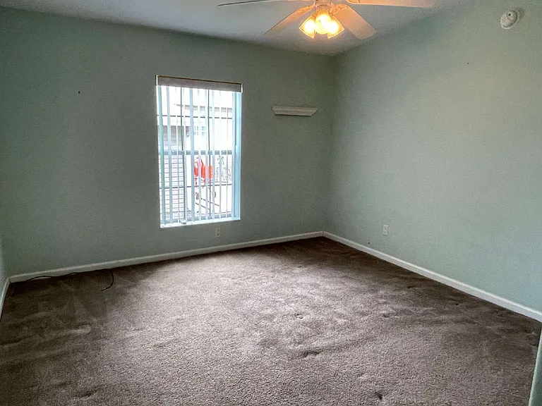 5453 Williamsburg Ln — Photo 20