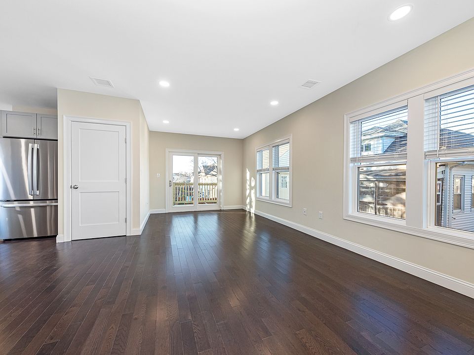 1st image of 62 Bradbury Ave #622