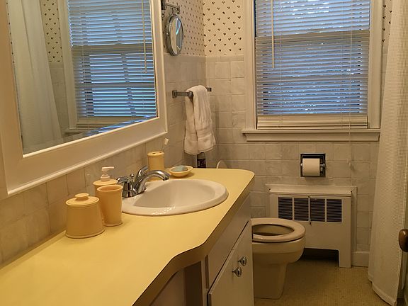 4th image of 1104 Highland Ave