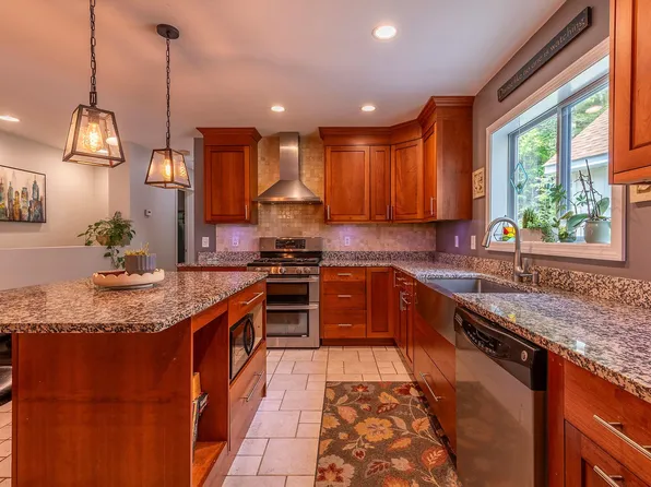 1166 Route 100, Weston, VT 05161