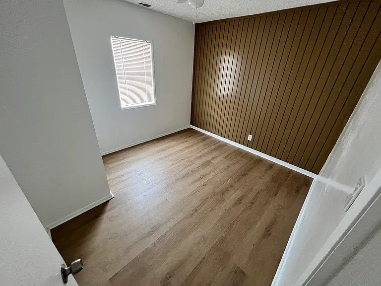 9532 1/2 Cedar St — Photo 17
