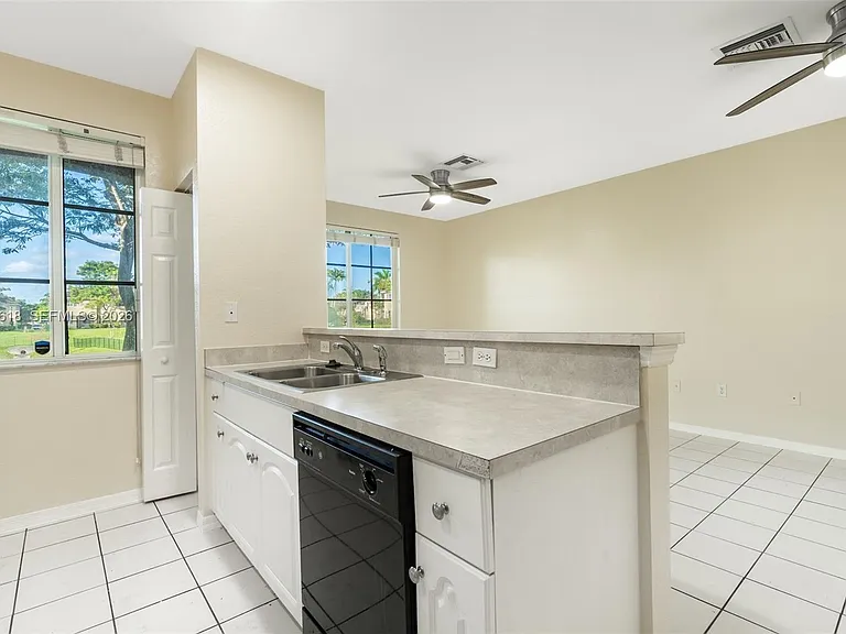 6051 SW 19th Pl — Photo 7