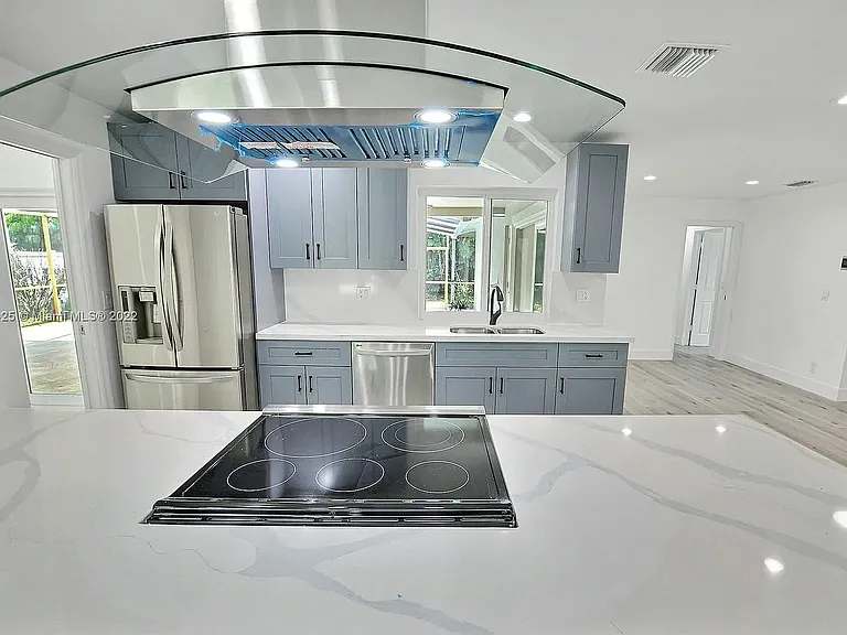 5300 SW 7th St — Photo 13