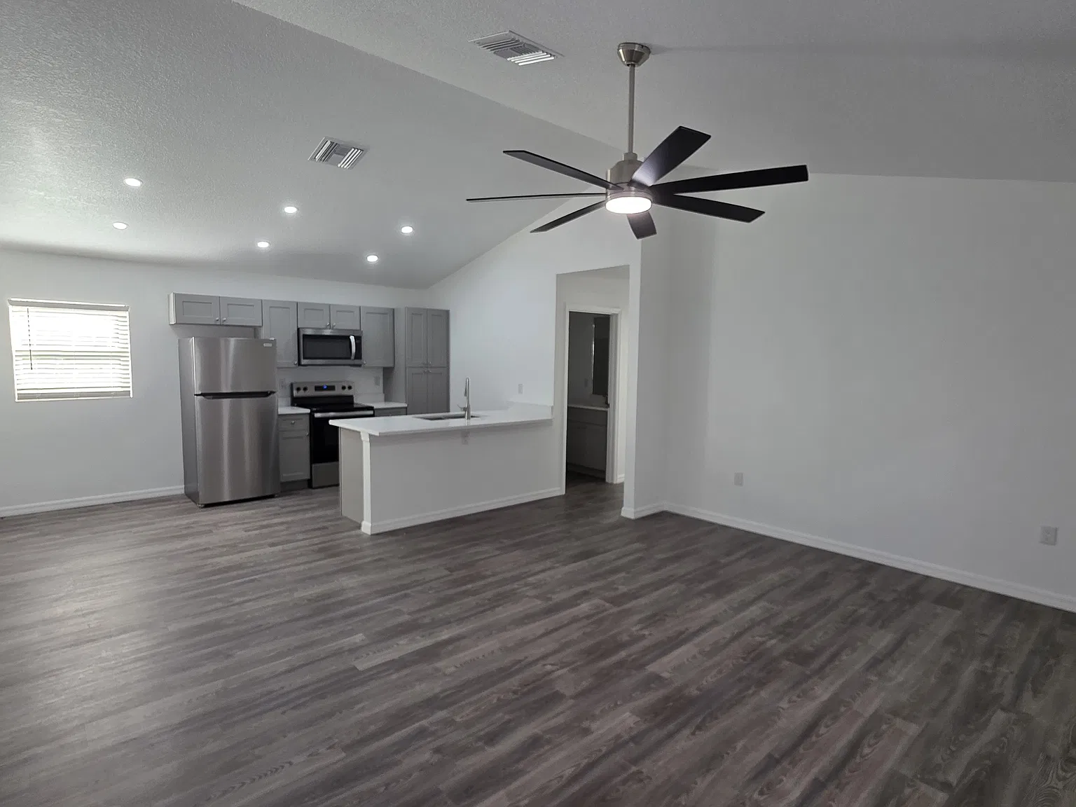 3 bed, 1254 sqft, $1,750 — Photo 3