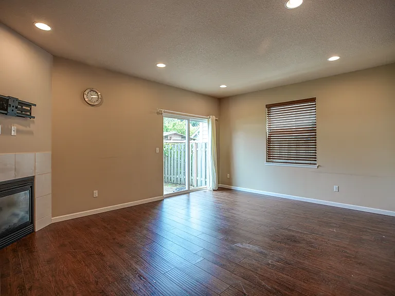 432 NE 136th Ave — Photo 7