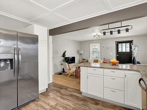 4th image of 434 Powell St