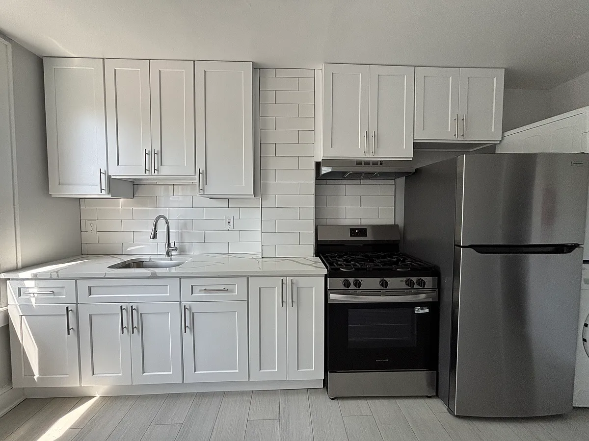 Building Photo - 240 E Forest Ave #2