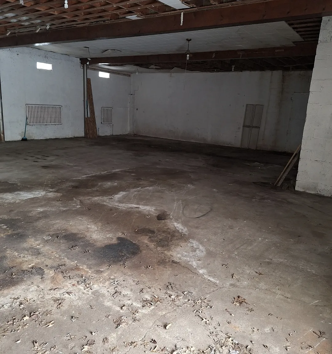 1130 East 9th Street - Garage Space — Photo 1