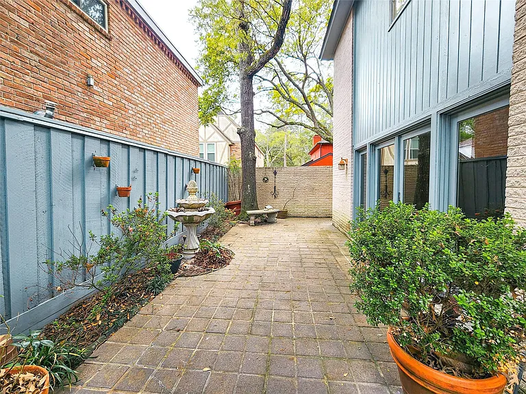 12 Kings Row — Photo 2