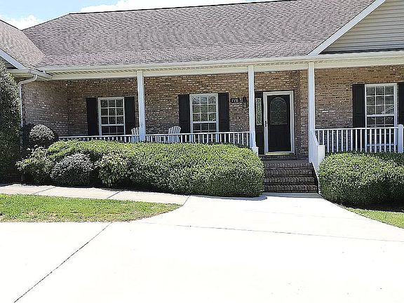 3rd image of 118 Leon Dr