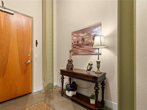 4th image of 1501 W Horatio St APT 104