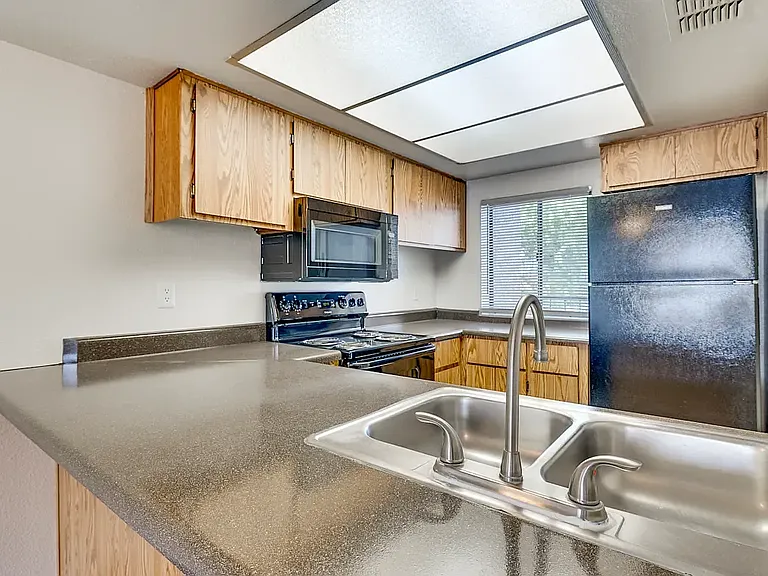 Shadow Ridge Apartments — Photo 2