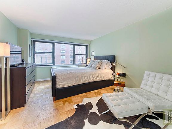 4th image of 111 E 85th St #6A