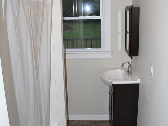 Down Stairs Full BAth