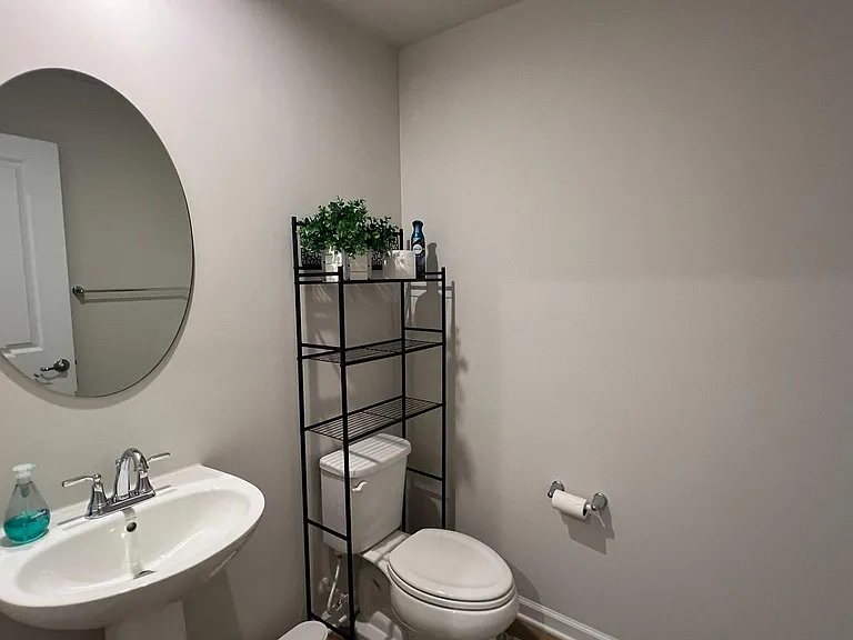 11 Sidney Ln — Photo 4