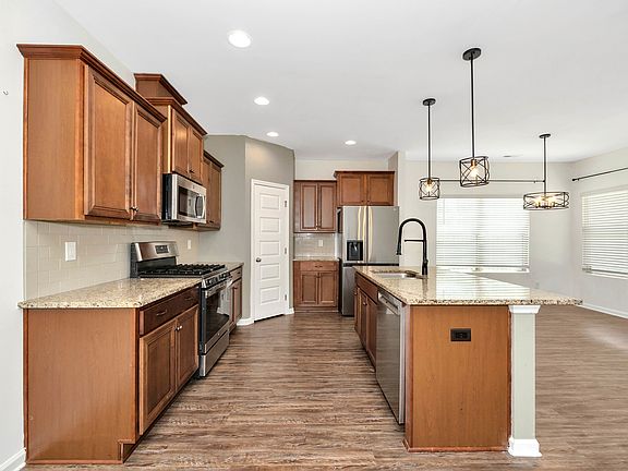 4th image of 129 Fernhill Dr NW