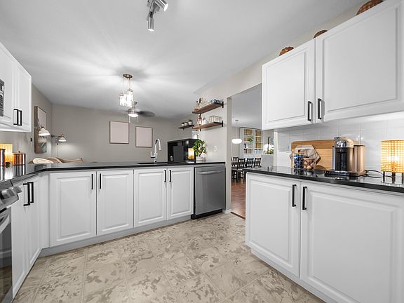 5th image of 3172 Gladwin Rd #206