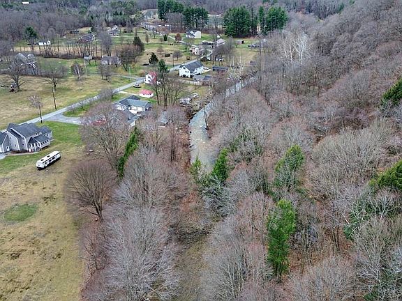 5th image of 136 Twin Lakes Rd