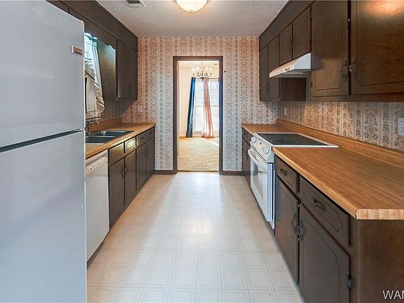 3rd image of 3004 Meadow St