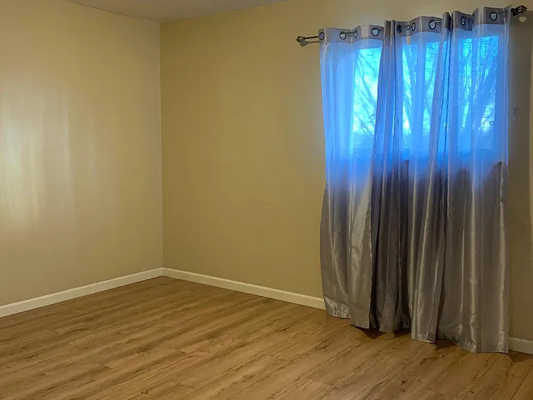 1100 Oneil Blvd #5 — Photo 8