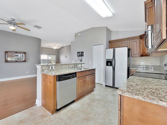 4th image of 1664 Portsmouth Lake Dr