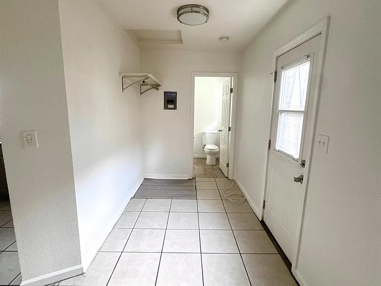 416 N 1/2 School St #2 — Photo 5