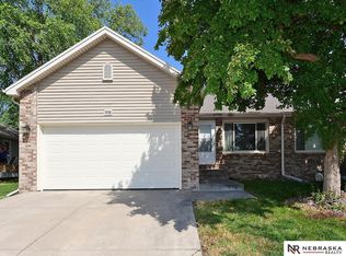 908 Newport Blvd, Lincoln, NE 68521