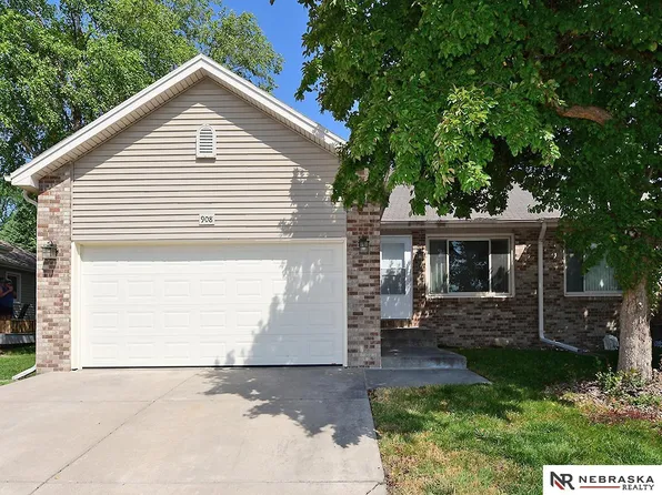 908 Newport Blvd, Lincoln, NE 68521