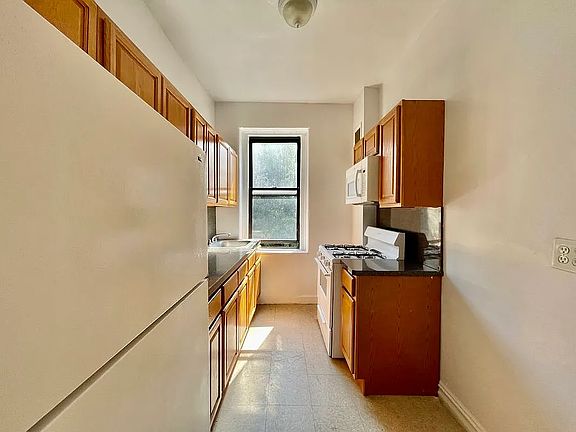 2nd image of 180 E 17th St #1